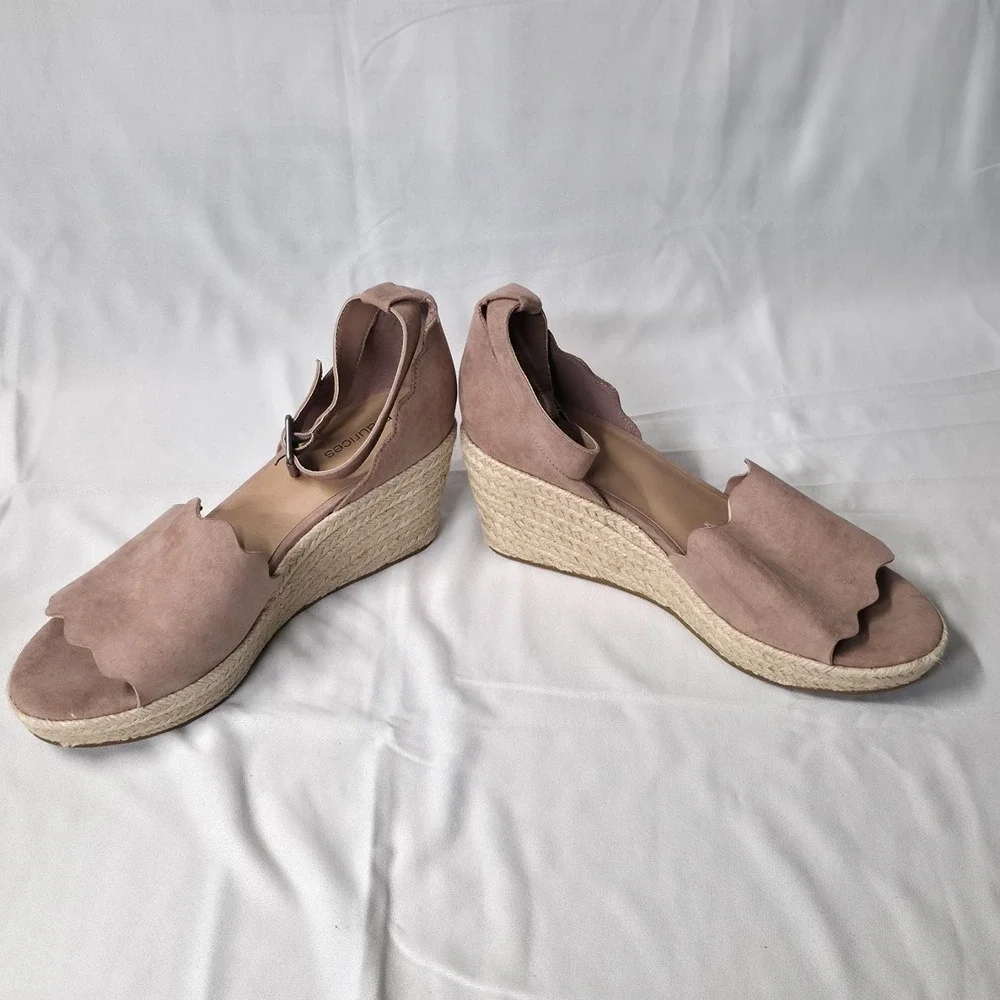 Maurices Women's Hayley Scallop Dusty Rose Wedge Sandals Size 10M‎ New
